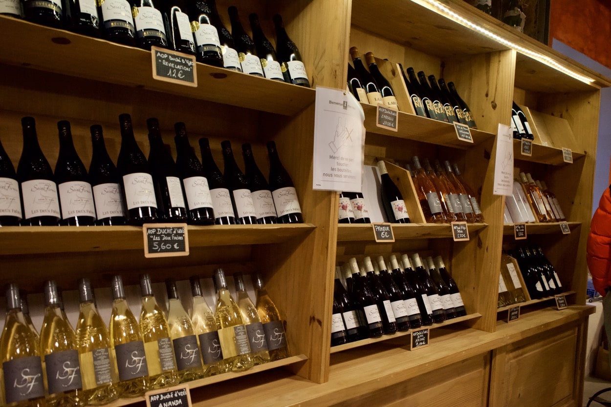 ワイナリーのワインショップ
