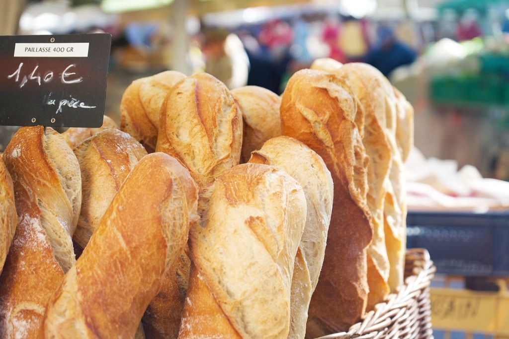 マルシェで売られているバゲット