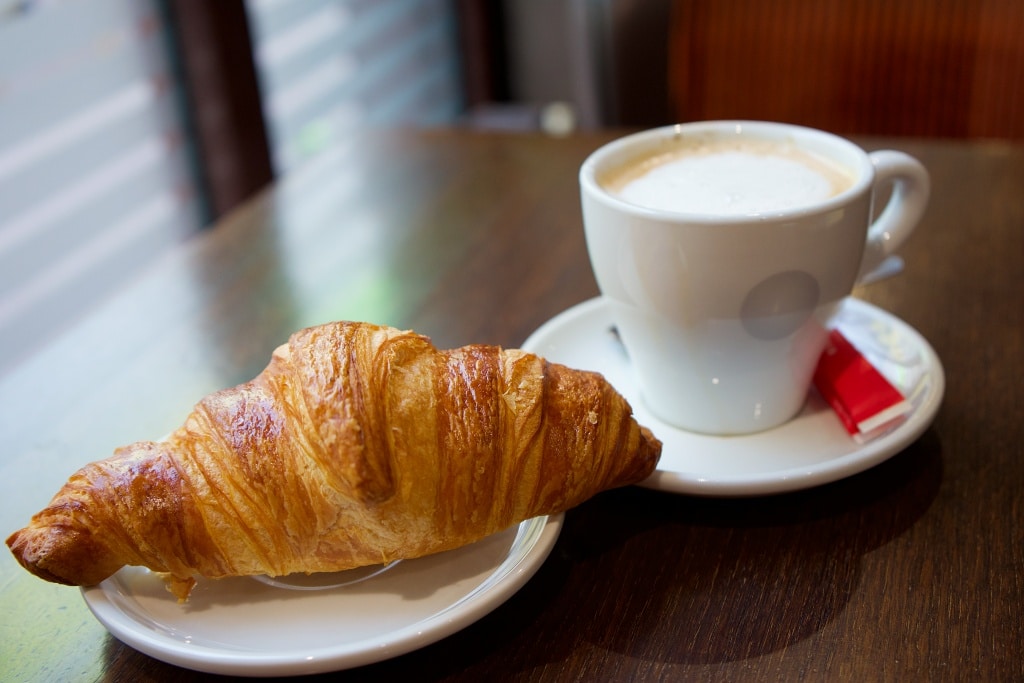 コーヒーとクロワッサン