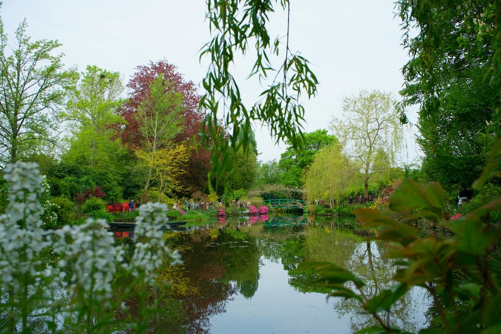 フランスの小さな街さんぽ８ モネが愛し 晩年を過ごした街ジヴェルニー ラフェルム アンティークな新築住宅