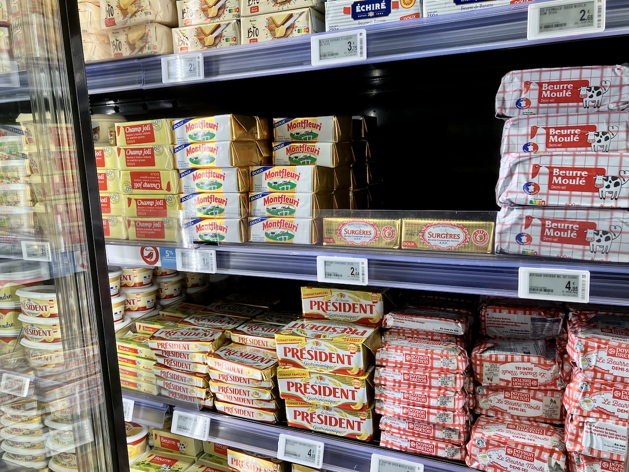 フランスのスーパーのバター売り場