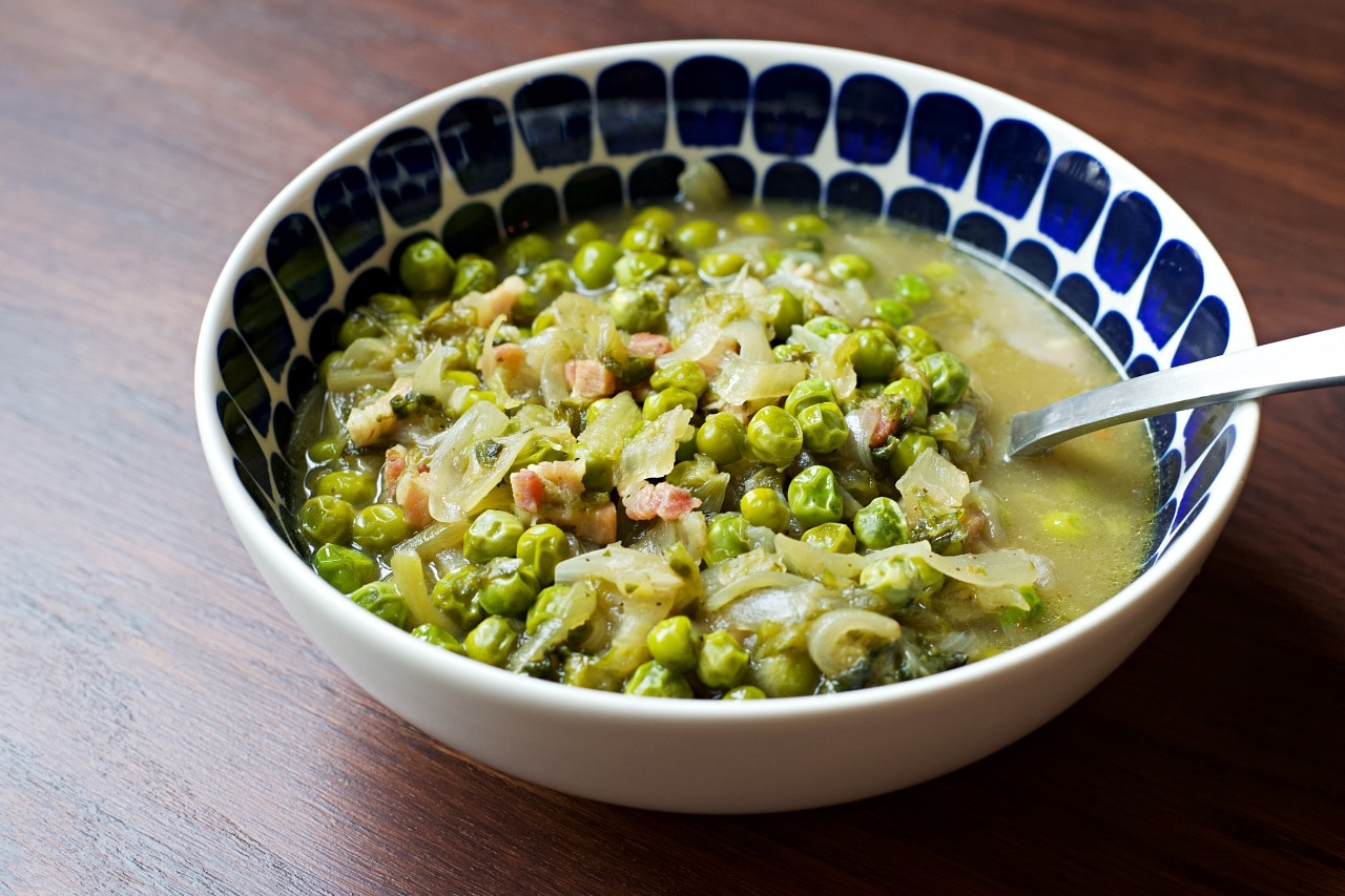 グリンピースとベーコンの付け合わせ