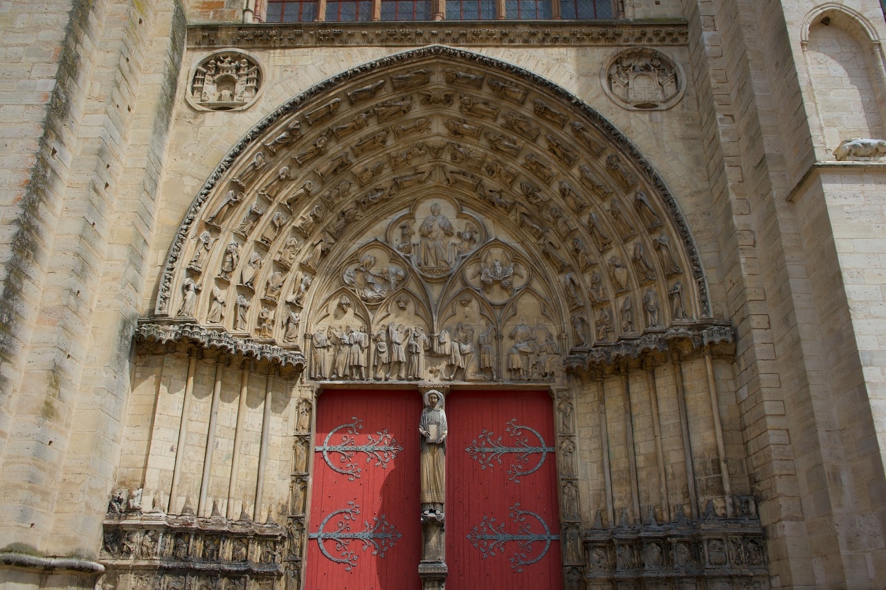 サンテティエンヌ大聖堂のファサード