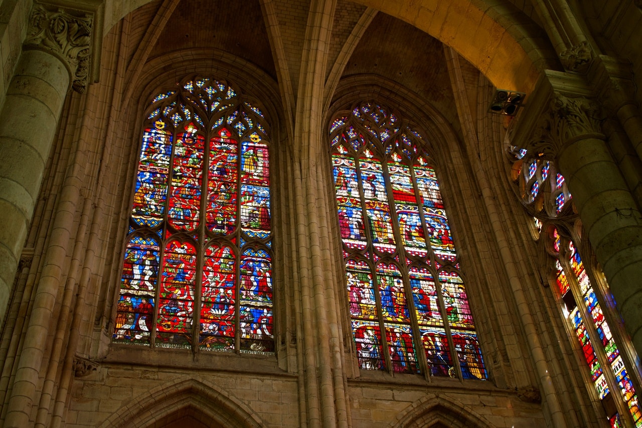 サンテティエンヌ大聖堂のステンドグラス