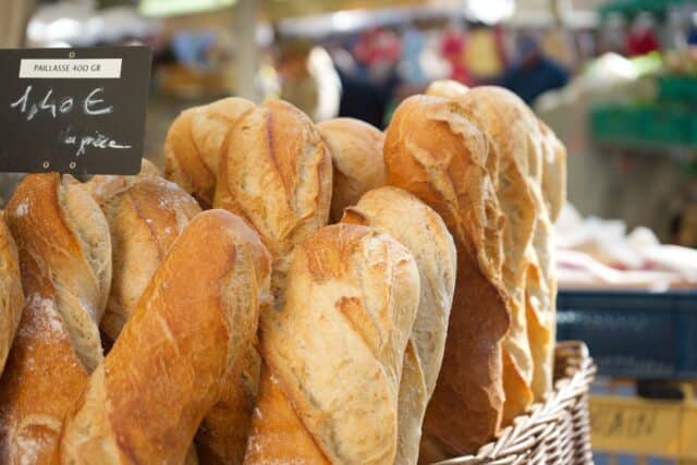 フランスの食文化　フランスの食生活に欠かせないバゲット