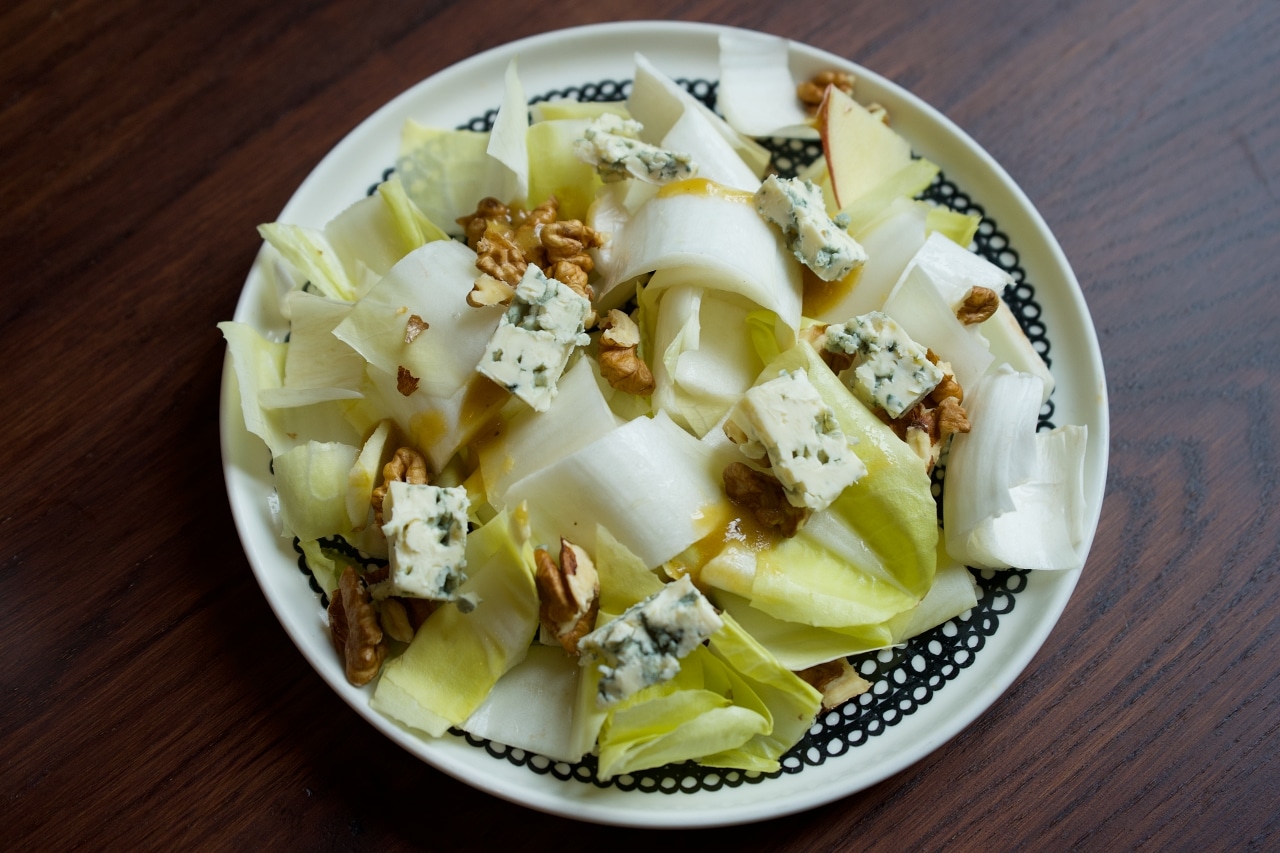 ブルーチーズと胡桃のアンディーブのサラダ