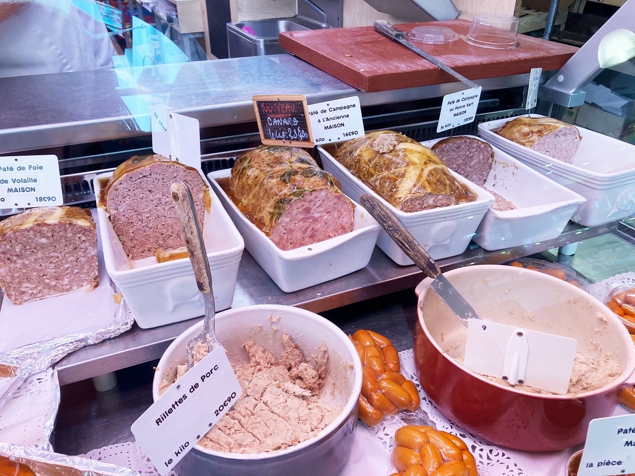 フランスのお肉屋さんで販売されているパテ