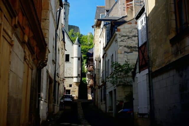 フランスの小さな街さんぽ２５　ロワール川沿いの魅力を堪能できる街シノン