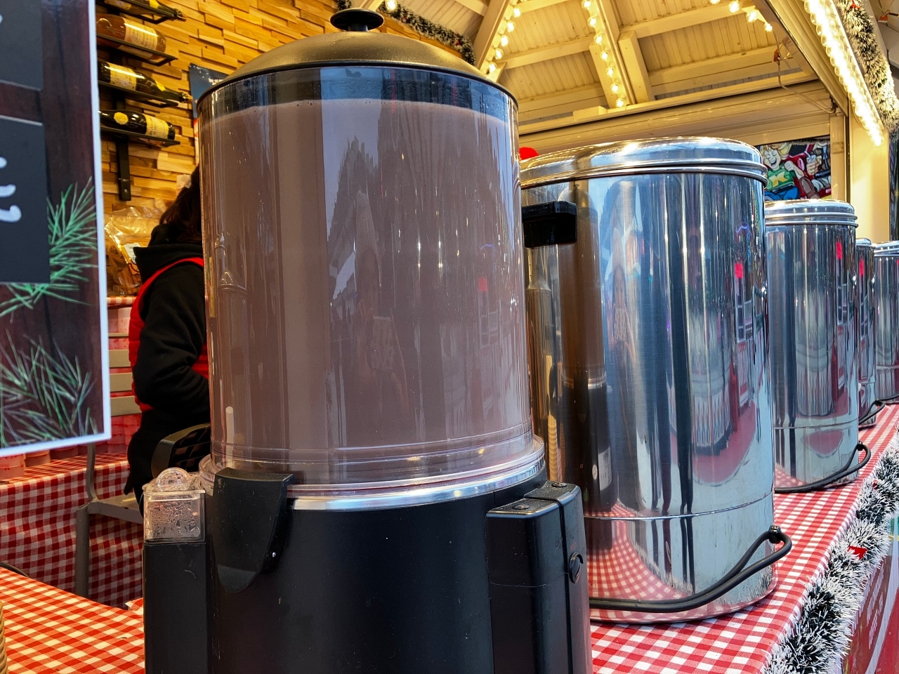 クリスマスマーケットで販売されているショコラショー