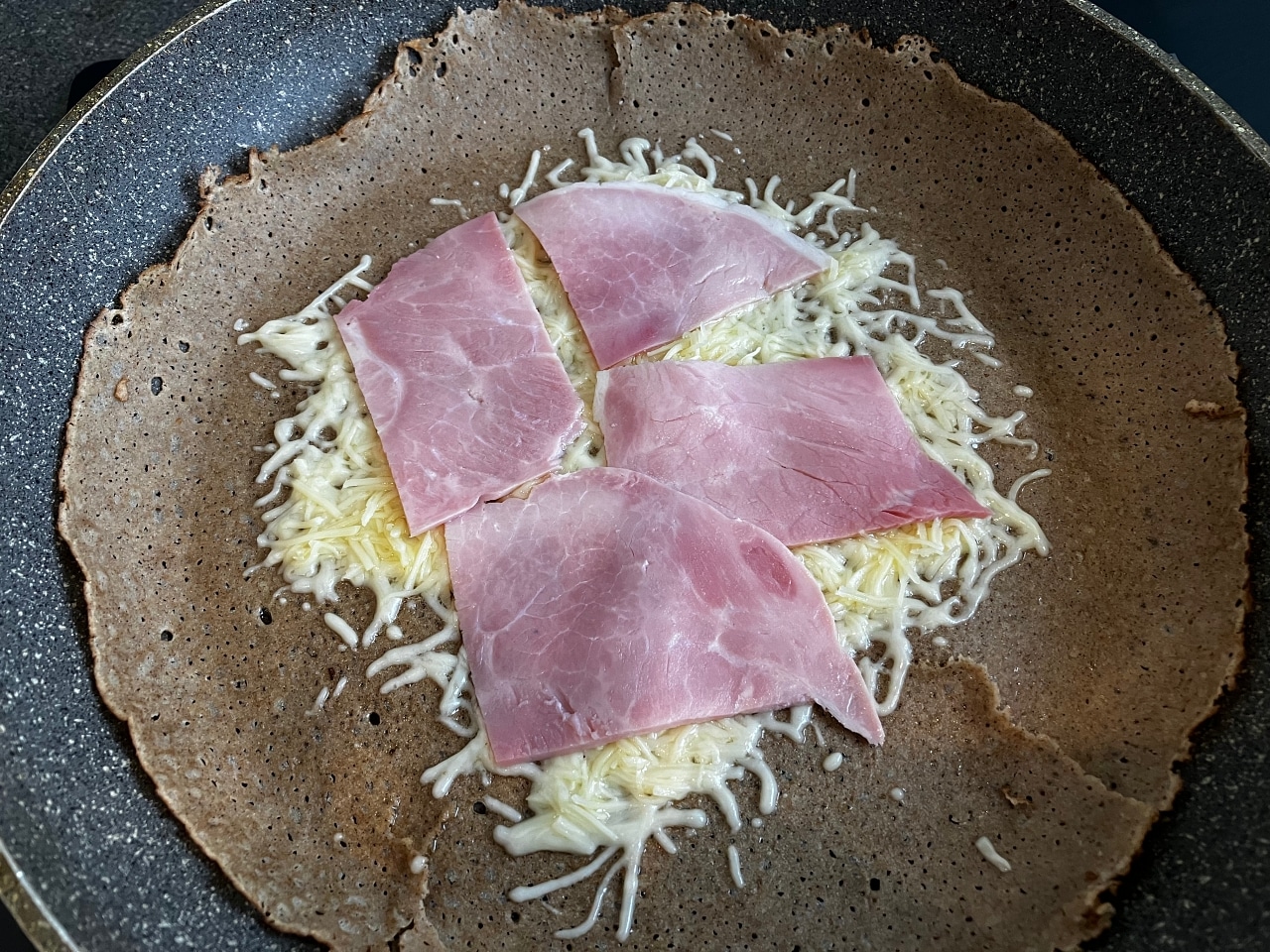 ガレットを調理中