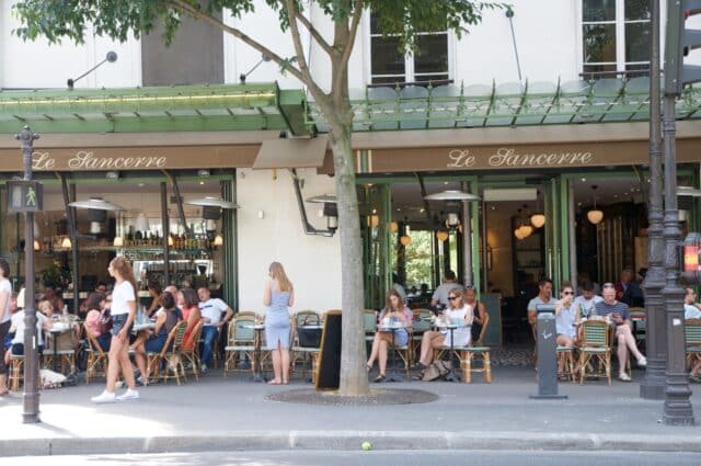 季節を愉しむフランス　カフェのテラス席で